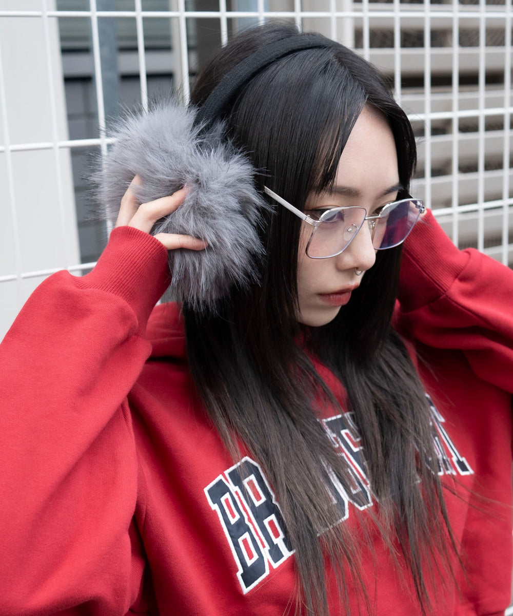 グレー
