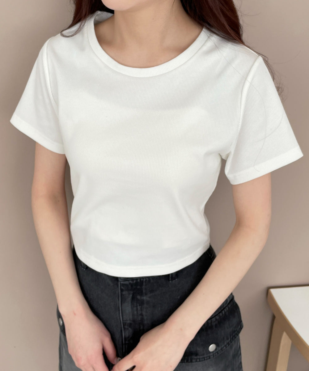 ホワイト モデル：160cm M着用