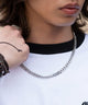 ホワイト　モデル:175cm L着用