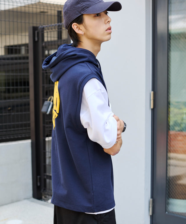 ネイビー　モデル:178cm L着用