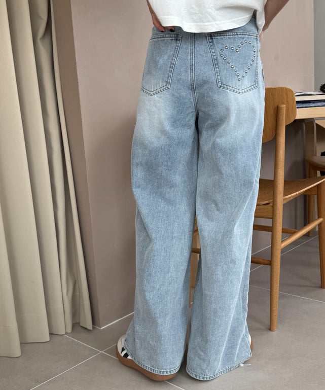 モチーフデニムタックパンツ/デニム淡加工 モデル：158cm M着用