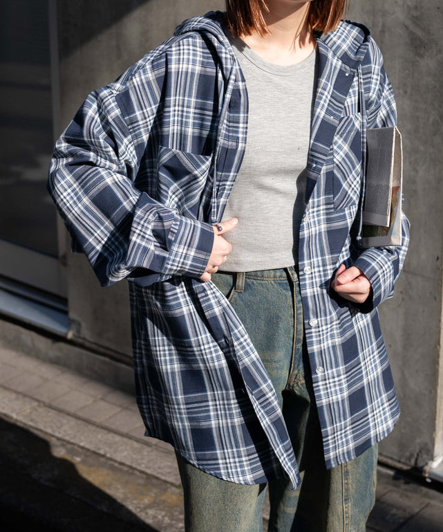 フードチェックBIGシャツ/ネイビー モデル：155cm F着用