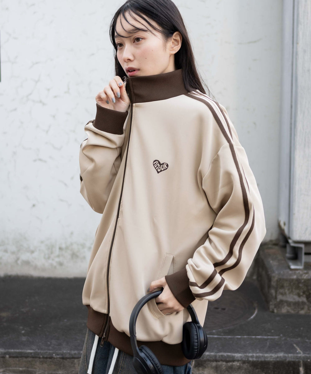 ベージュ 　モデル:161cm L着用