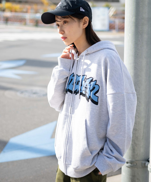 アッシュグレー　モデル:161cm L着用
