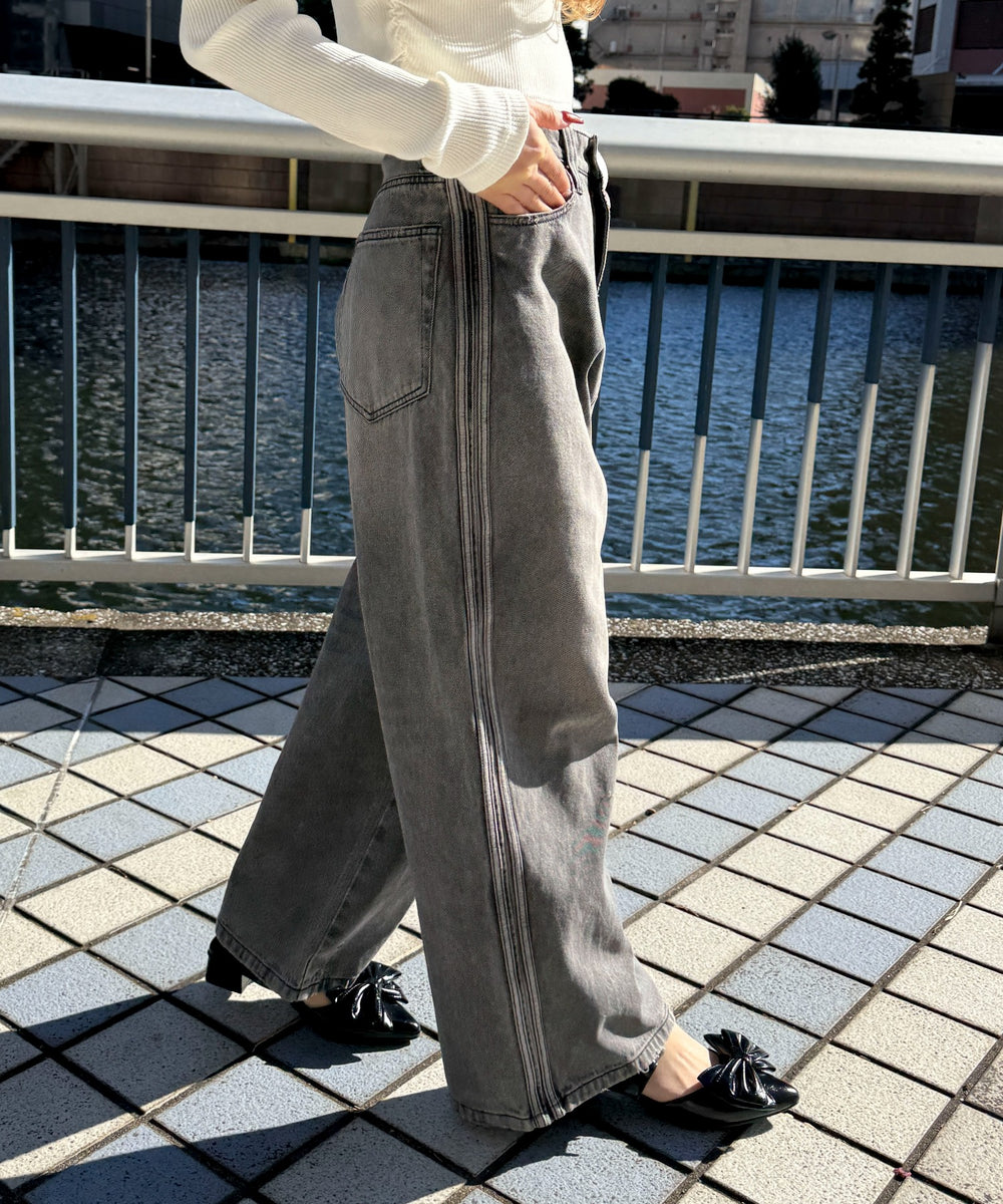ブラック