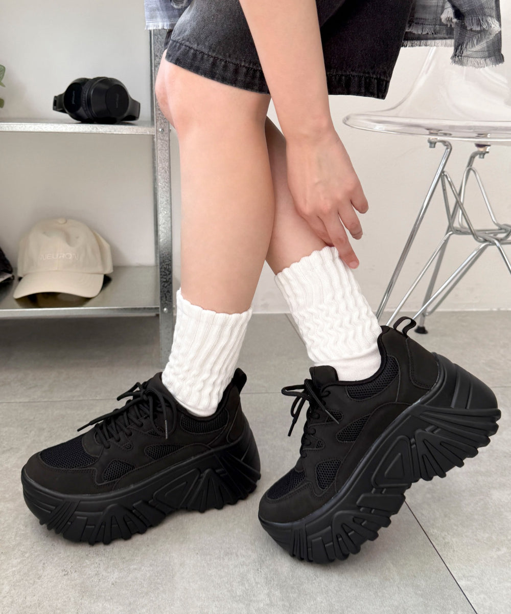 ブラック