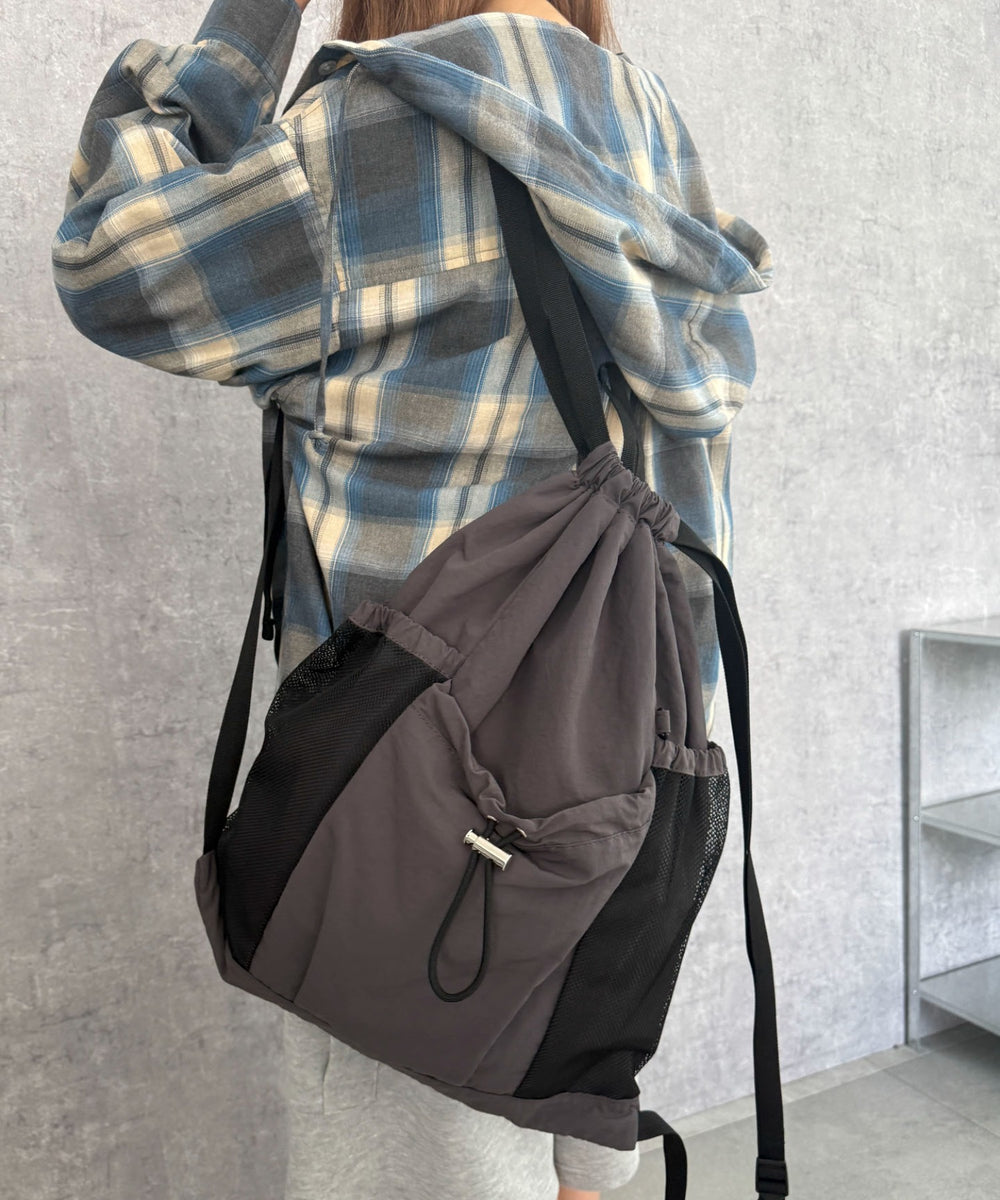 グレー