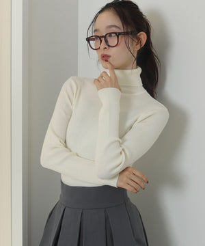 ホワイト　モデル：163cm S着用