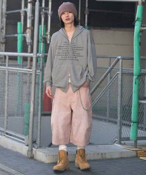 ピンク モデル：182cm L着用