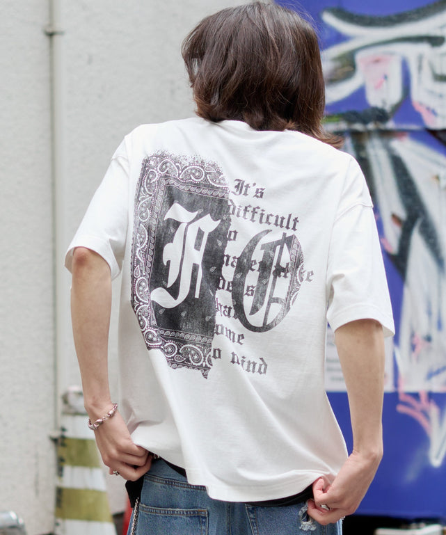アンサンブルグラフィックT（SS）/ホワイト モデル：182cm L着用