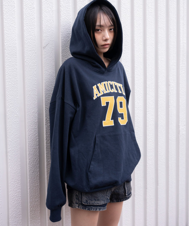 グラフィックビッグプルパーカー/ネイビー モデル：159cm F着用