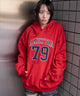 グラフィックビッグプルパーカー/レッド モデル：159cm F着用