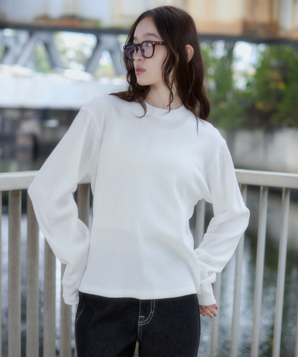 ホワイト　モデル：163cm M着用