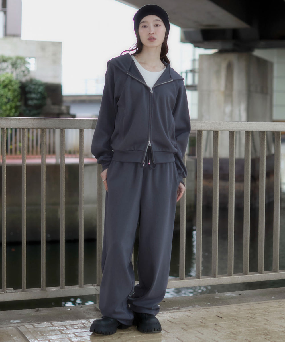 チャコール　モデル：163cm M着用