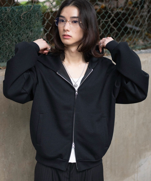 ブラック モデル：175cm L着用