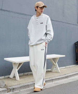 オフホワイト モデル：181cm L着用