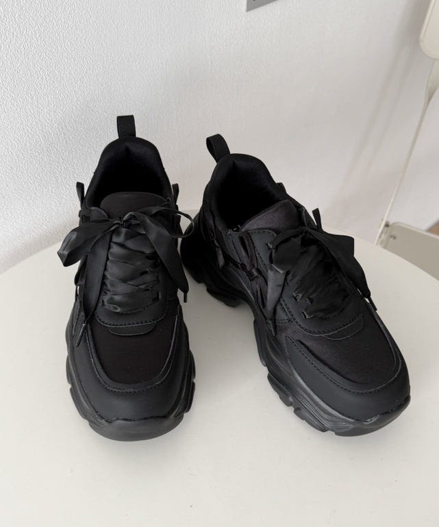 ブラック