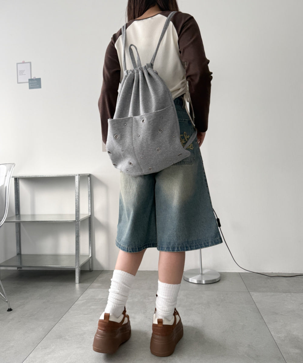 グレー