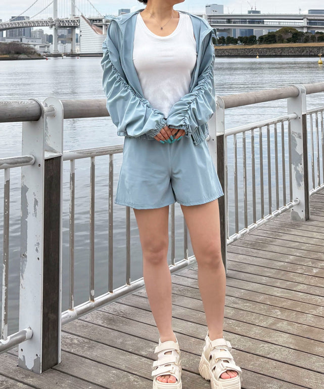 ブルー