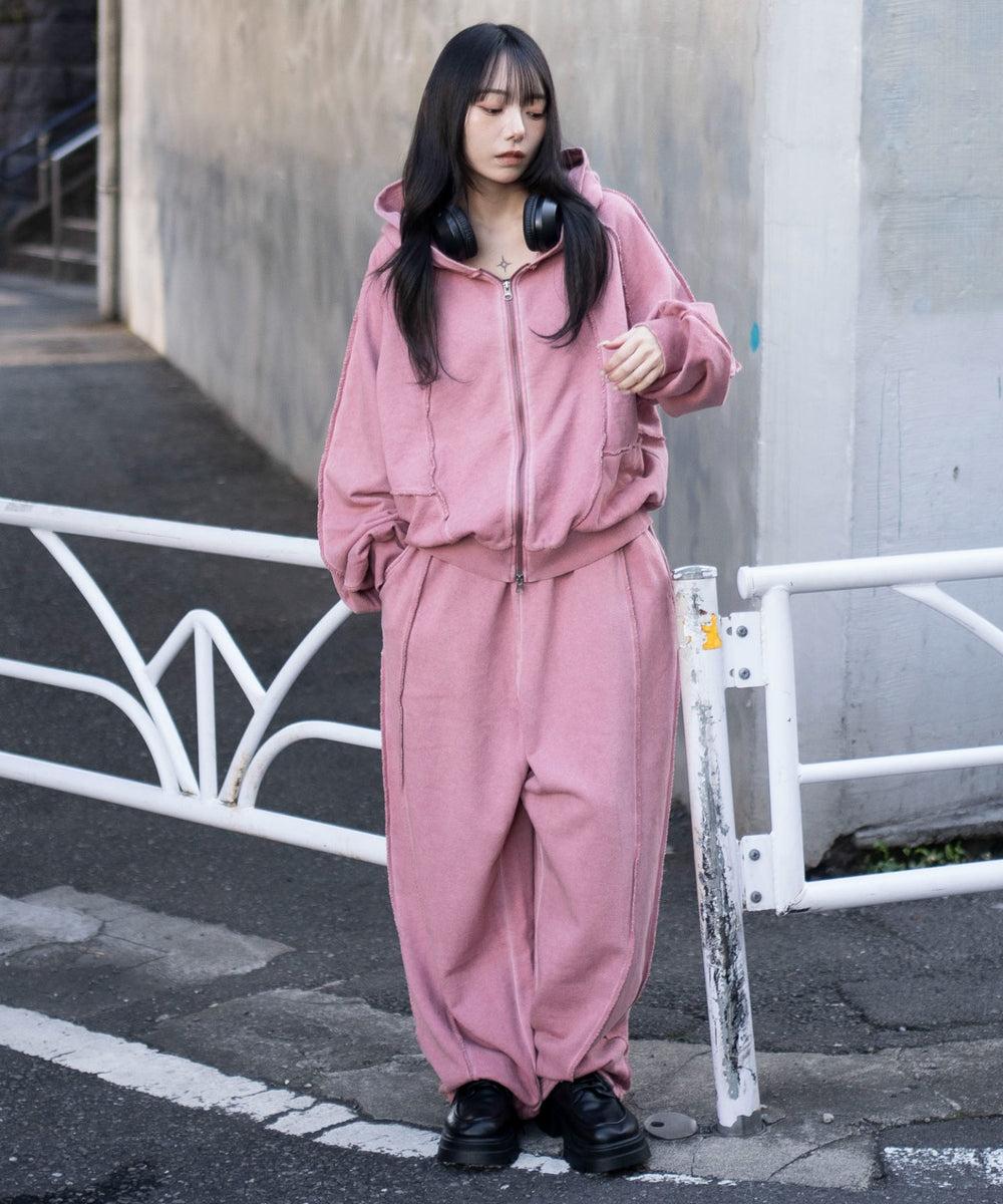 ピンク　モデル：159cm M着用