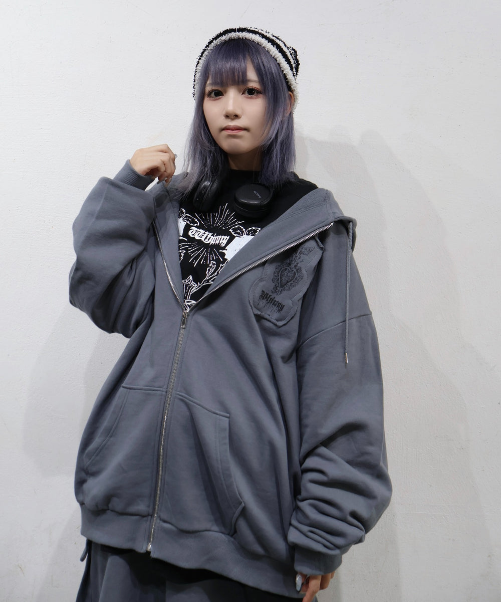 グレー