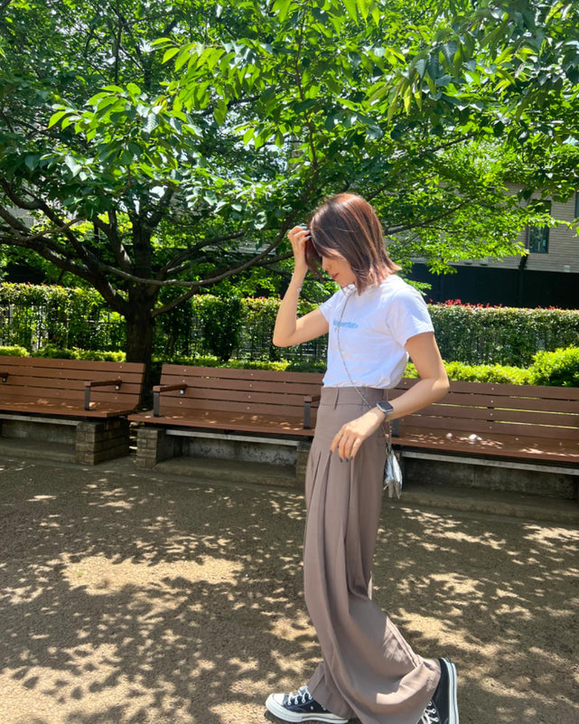 タックワイドフレアパンツ
