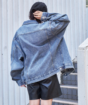 デニム淡加工 モデル：160cm L着用