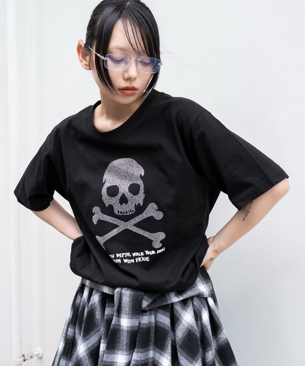 柄１　モデル：159cm M着用