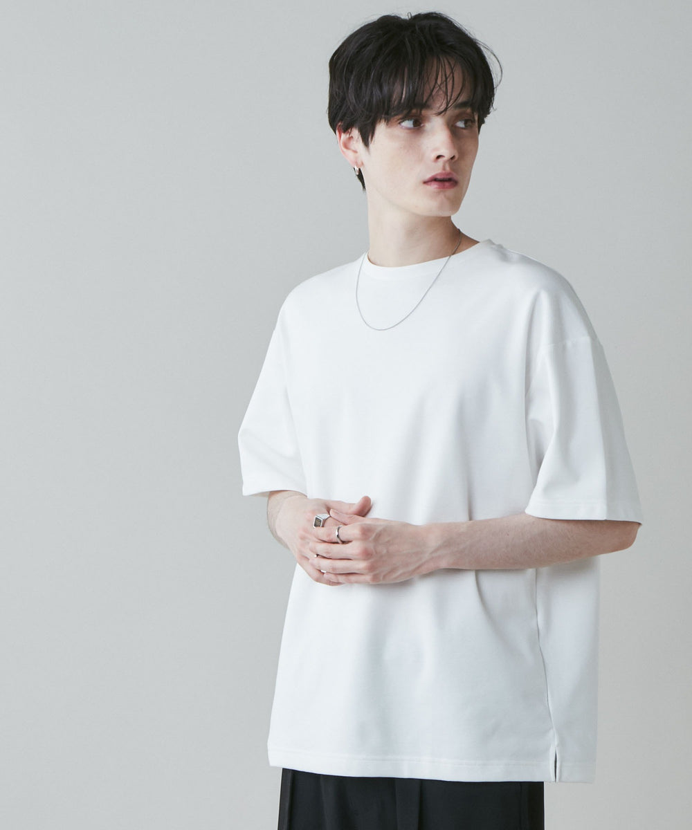 ホワイト モデル：180cm L着用