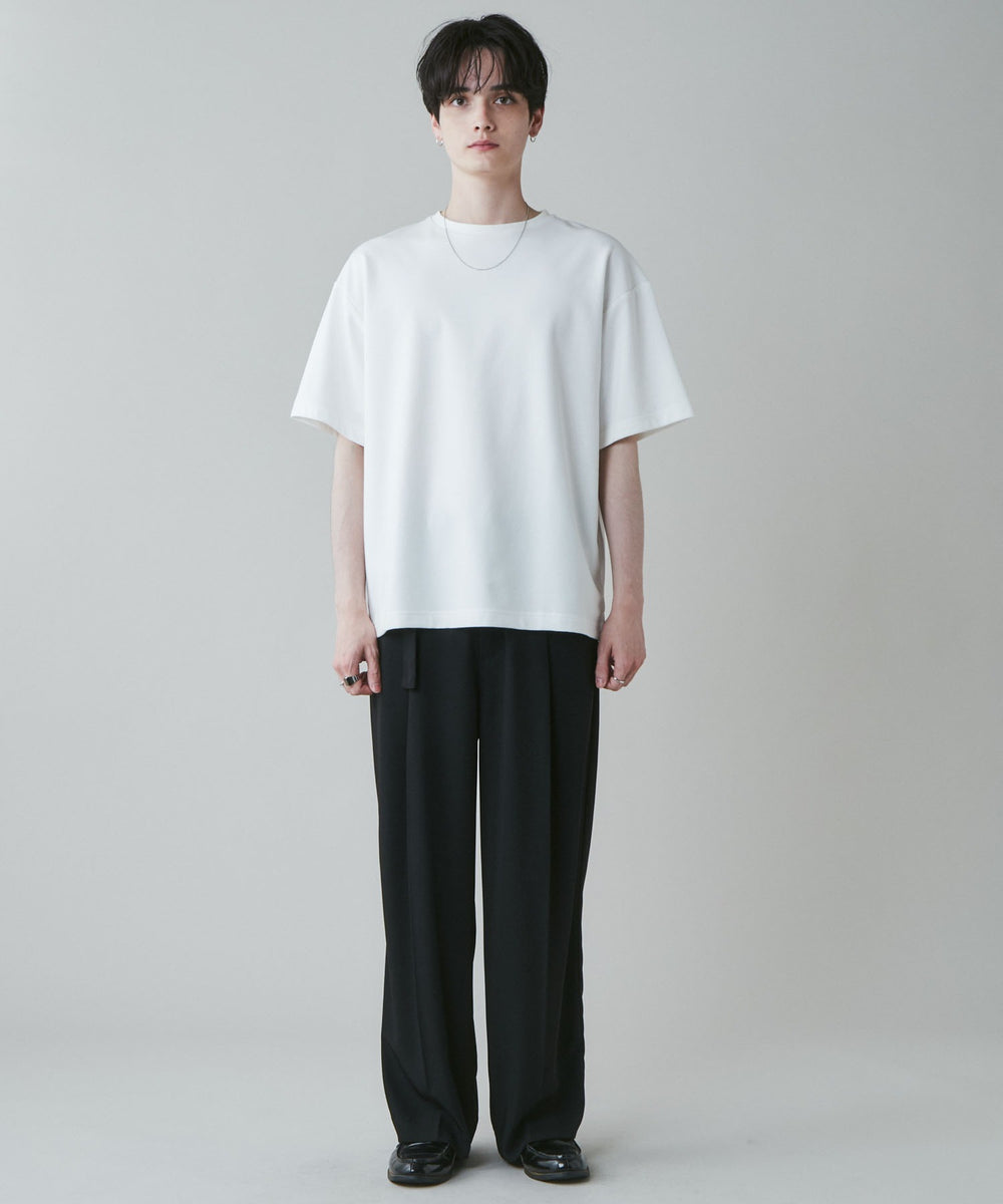 ホワイト モデル：180cm L着用