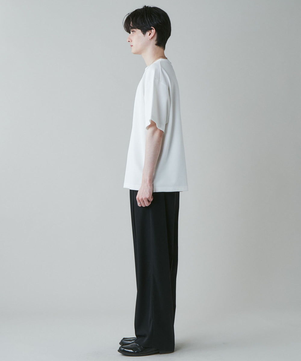 ホワイト モデル：180cm L着用
