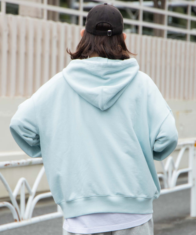 ブルーその他 モデル：174cm L着用