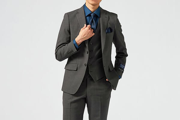 カジュアルウェディングやパーティーにおすすめのスーツコーデ