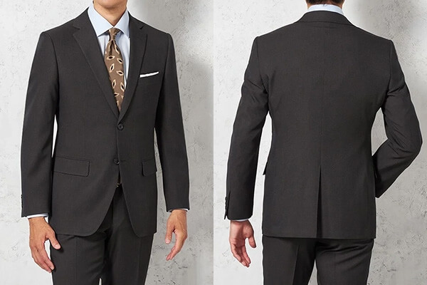 グレーのストライプスーツを使った結婚式コーデ