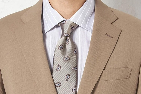 「同系色」あるいは「補色・反対色」を意識