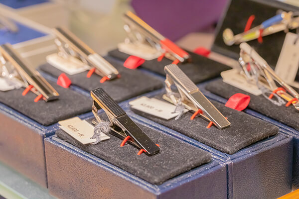 ネクタイピンの種類と選び方のポイント